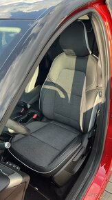 Predám krásny Renault Captur Intens 1,3 tce Automat 17300km - 8