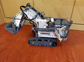 Lego technic 42100 liebherr R9800 - 8