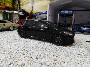 model auta Ford Focus RS Mk3 čierna farba Otto mobile 1:18 - 8