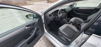 Volkswagen Jetta 2,0 TDI Highline manuál - 8