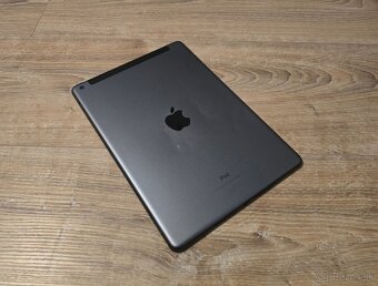 Apple iPad 9 generácie S úložiskom 64GB Zadná strana má znám - 8