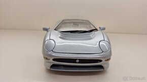 1:18 JAGUAR XJ220 - 8