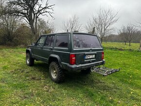 Jeep Cherokee 2.5 Benzín - 8