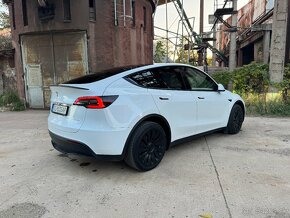 Tesla model Y long range - 8