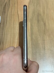 Predám Apple iPhone XS 64GB Silver Stav Nového Telefónu - 8