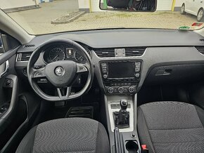 Škoda Octavia Combi 2.0 TDI M6 Elegance Navi DVD ACC Webasto - 8