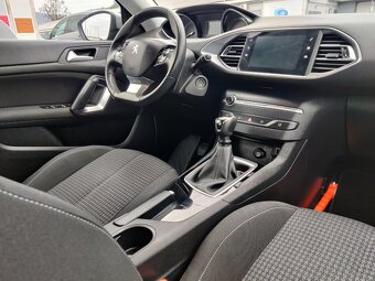 Peugeot 308 - 8