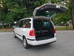 SEAT Alhambra Eco 2.0 TDI • 103 kW • rok 2010 • 7 miest - 8