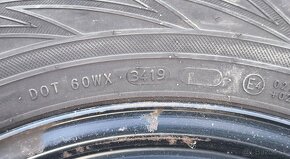 Zimná 17" originál sada ŠKODA KODIAQ 215/65/R17 s puklicami - 8