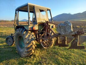 Predám traktor ZETOR stvorvalec, bez TP a ŠPZ.   Traktor poj - 8