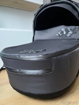 Nádherná vanička Cybex priam 4.0 simply flowers grey - 8