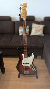 Squier Jazz Bass - 8