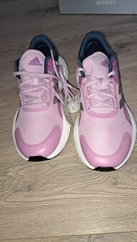 Dámske bežecké tenisky Adidas 39 a 1/3 - 8