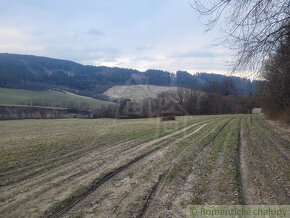 Väčší rekreačný pozemok pod lesom s krásnym výhľadom nad o - 8