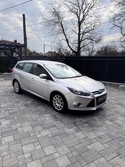 Ford Focus 1.6Tdci max vybava - 8