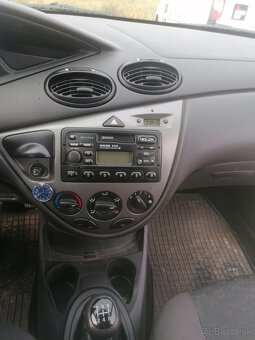 Ford Focus sedan 1.8i - 8