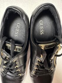 Čierne členkové topánky s opätkom zn. GUESS originál - 8