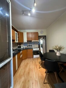 Priestranný 3 izbový byt na predaj s výbornou dispozíciou v  - 8