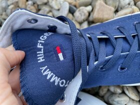 Tmavomodré Tommy Hilfiger tenisky - 8