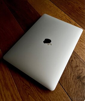 Apple MacBook Air 13” (M1) - 8