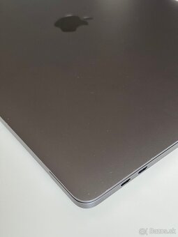 MacBook Pro 15 touchbar (2018) i7 2,2GHz, 16GBram, 256GBssd - 8