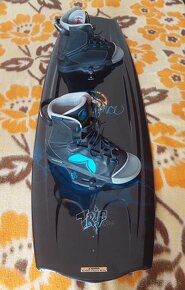 Wakeboard Liquid Force + viazanie Index + prilba Jobe - 8