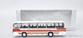 Ikarus 256, bielo/červený, "Kraftverkehr Zittau",mierka 1:43 - 8