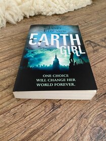 Earth girl - Janet Edwards - 8