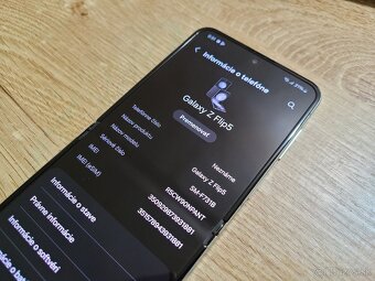 Samsung flip 5 256gb v super stave bol iba otestovany telefo - 8