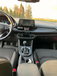 Hyundai i30 Fastback 8/2018 - 8