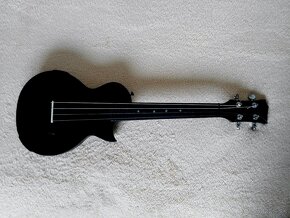 Predam koncertne ukulele Cascha Carbon Fibre. - 8