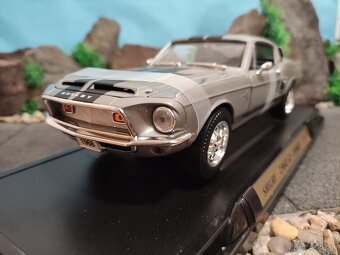 prodám model 1:18 shelby GT 500KR 1968 - 8