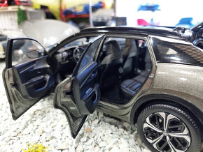 model auta Citroen C5X  paudi 1:18 - 8