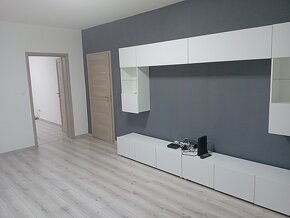 Na predaj pekný prerobený veľký 2 izb.byt s balkónom - 8