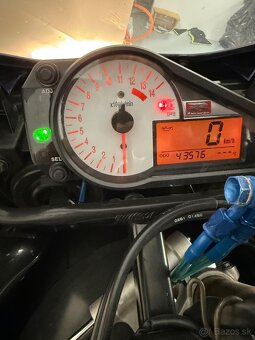 SUZUKI GSX-R1000 K1 - 8