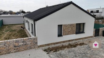 Krásny 4 izbový RD bungalov 92,26 m2 na pozemku 495 m2, Sene - 8