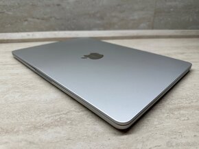 MacBook Air 13 M3 (2024) 16 GB / 512 GB, záruka: 8.11.2025 - 8