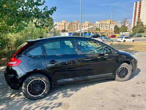 Citroen C4 1.4i 16V - 8