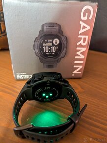 Garmin Instinct BLACK + nabíjačka - 8