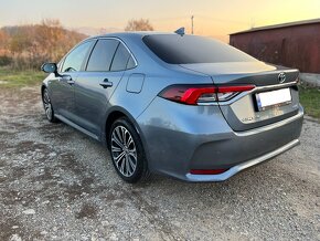 Toyota Corolla sedan 1,8i Hybrid Executive - 8