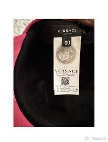 Predám šiltovku Versace - 8