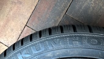 2 ks ZIMNÉ 245/40 R17 95V XL KUMHO cca 7 mm - LEN 39,99€/kus - 8