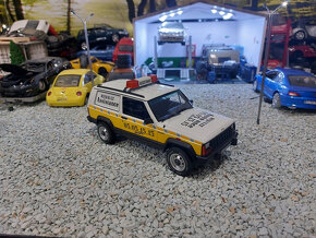 model auta Jeep Cherokee renault assistance Otto mobile 1:18 - 8