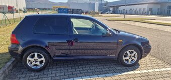 Predám volkswagen GOLF 4 1.4i 16v - 8