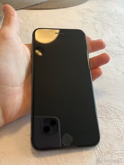 Predám iPhone 8 Black 64GB - 8