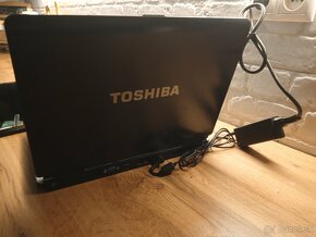 Predám dva notebooky Toshiba Satelite 15,6" - 8