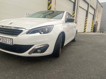 Peugeot 308 - 8