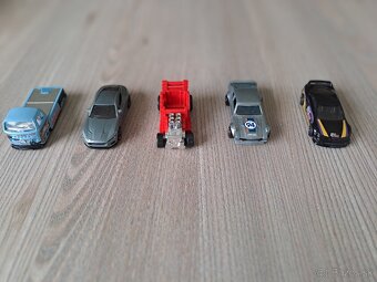 Kufrík a 50 Hot Wheels autičok - 8