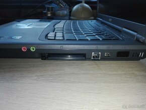 Acer TM. Windows XP SP3. LPT port/konektor. Floppy disk 3,5“ - 8