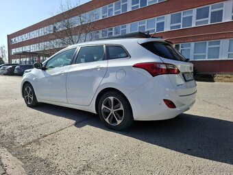 HYUNDAI i30 - 8